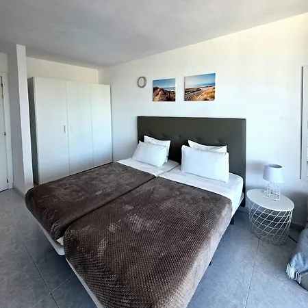 Olympia, Playa Americas Apartment *